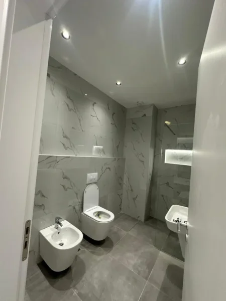 Tirane, jepet me qera apartament 2+1 Kati 6, 100 m² 750 € (Laprakë)
