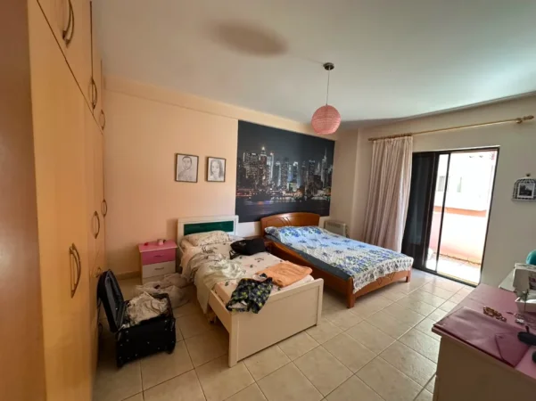 Durres, jepet me qera apartament 2+1+Ballkon Kati 3, 115 m² 450 € 