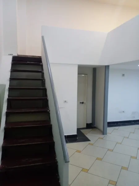 Tirane, jepet me qera ambjent biznesi Kati 0, 60 m² 600 € (9 Katëshet-Galeria)