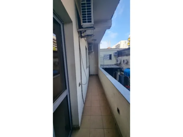Tirane, shitet apartament 3+1+Ballkon Kati 2, 116 m² 245.000 € (Rruga e Kavajes)