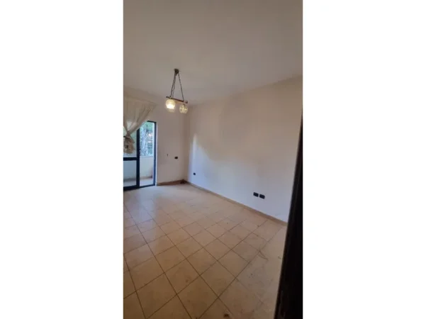 Tirane, shitet apartament 3+1+Ballkon Kati 2, 116 m² 245.000 € (Rruga e Kavajes)