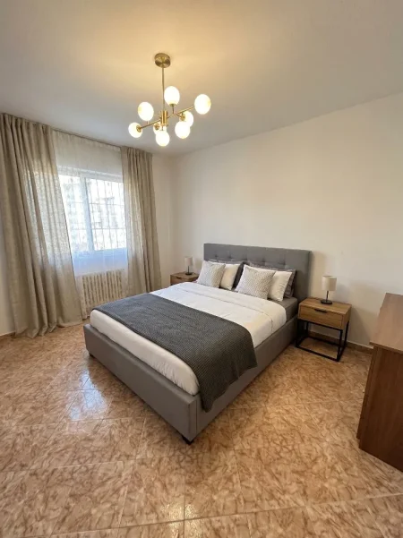 Tirane, jepet me qera apartament 1+1 Kati 5, 65 m² 400 € 