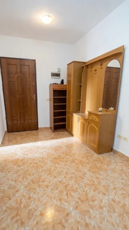 Tirane, jepet me qera apartament 1+1 Kati 5, 65 m² 400 € 