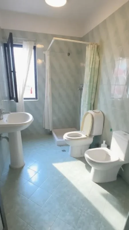 Tirane, jepet me qera apartament 1+1 Kati 5, 65 m² 400 € 
