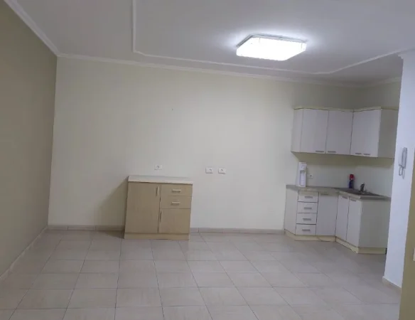 Tirane, jepet me qera zyre , 100 m² 1.500 € 