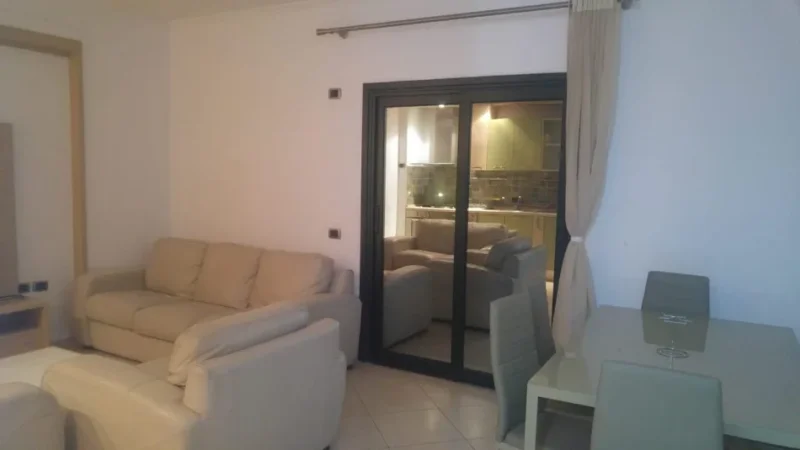 Durres, jepet me qera apartament 2+1 Kati 3, 120 m² 650 € (Ish Restorant Durresi)