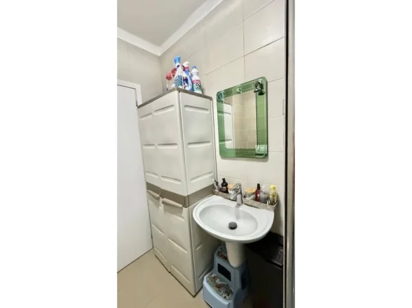 Tirane, jepet me qera apartament 1+1+Ballkon Kati 11, 49 m² 550 € (Kompleksi Kontakt)