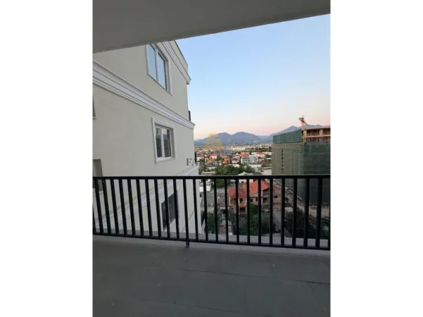 Tirane, shitet apartament 2+1+Ballkon Kati 7, 112 m² 132.500 € (Kamez)