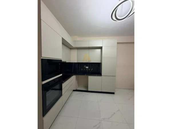 Tirane, shitet apartament 2+1+Ballkon Kati 7, 112 m² 132.500 € (Kamez)