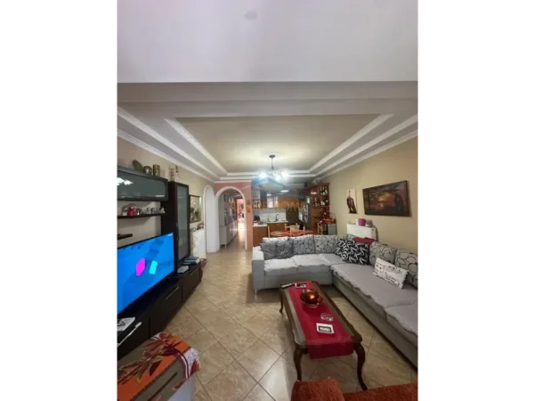 Tirane, shitet apartament 3+1 Kati 5, 157 m² 220.000 € 