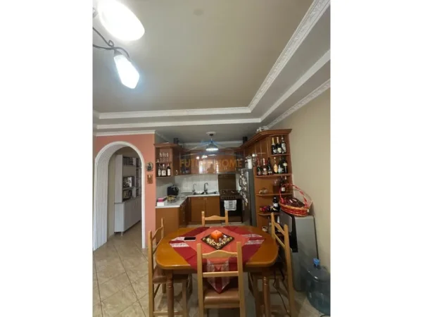 Tirane, shitet apartament 3+1 Kati 5, 157 m² 220.000 € 