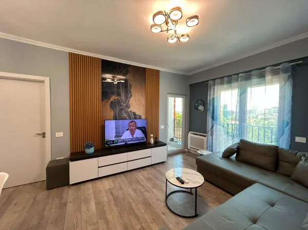 Tirane, jepet me qera apartament 2+1 Kati 5, 85 m² 780 € (Stacioni i Trenit)