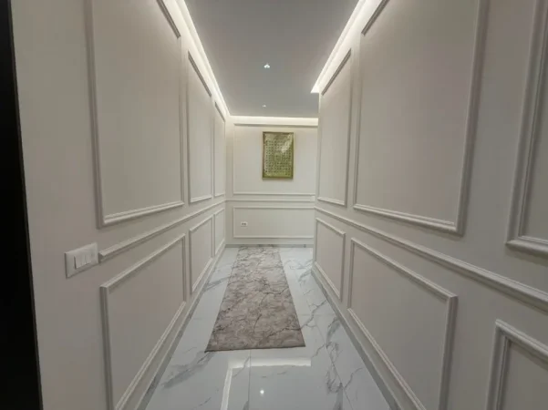 Tirane, jepet me qera apartament 2+1+Ballkon Kati 2, 103 m² 850 € (Rruga e Kavajes)