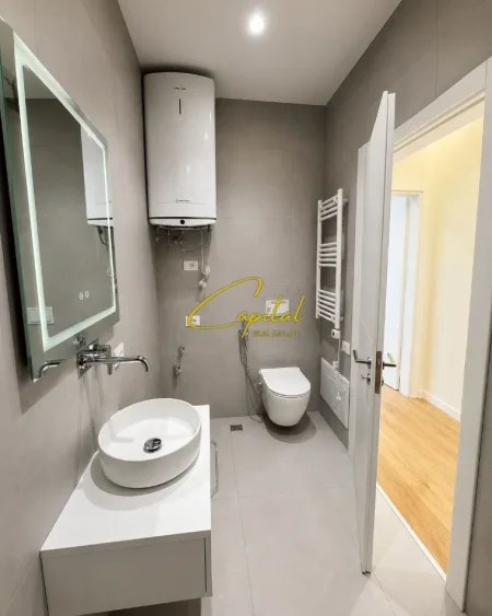 Tirane, jepet me qera zyre Kati 2, 60 m² 850 € (KOMUNA E PARISIT)