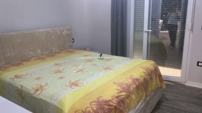 Tirane, jepet me qera apartament 1+1 Kati 2, 70 m² 650 € (PORCELANI)