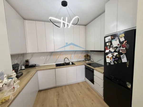 Tirane, shitet apartament 2+1 Kati 8, 90 m² 169.000 € (UNAZA E RE)
