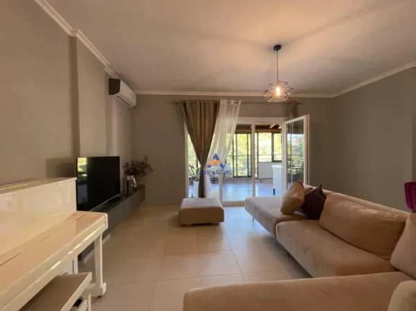 Tirane, jepet me qera apartament 2+1 Kati 6, 187 m² 589 € (SHKOZE)
