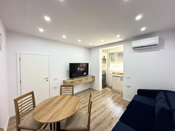 Tirane, jepet me qera apartament 1+1 Kati 5, 60 m² 600 € (Petro Nini)