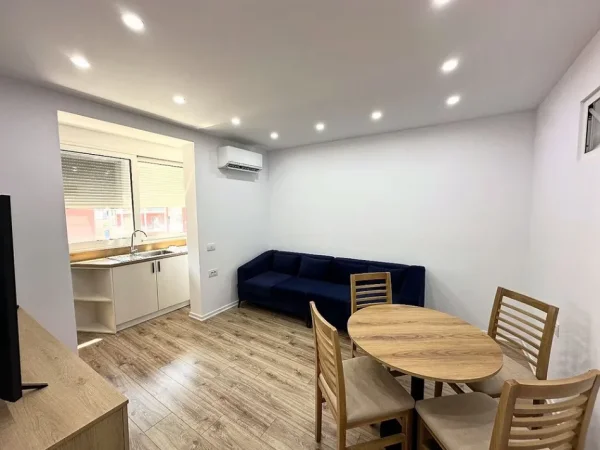 Tirane, jepet me qera apartament 1+1 Kati 5, 60 m² 600 € (Petro Nini)