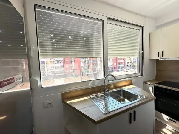 Tirane, jepet me qera apartament 1+1 Kati 5, 60 m² 600 € (Petro Nini)