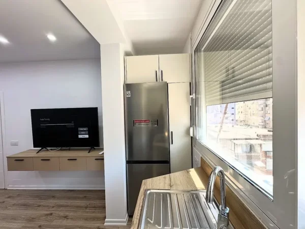 Tirane, jepet me qera apartament 1+1 Kati 5, 60 m² 600 € (Petro Nini)