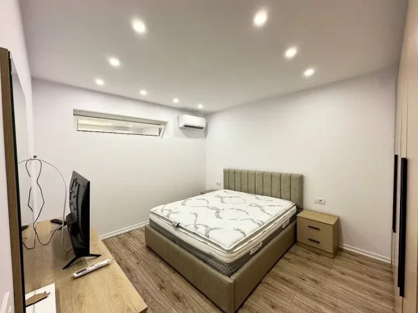 Tirane, jepet me qera apartament 1+1 Kati 5, 60 m² 600 € (Petro Nini)