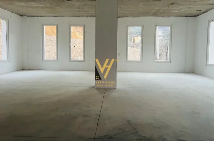 Tirane, jepet me qera ambjent biznesi Kati 0, 300 m² 800.000 € (SELITE)