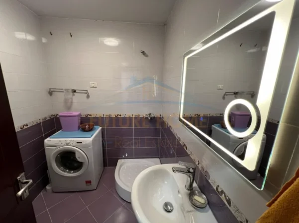 Tirane, jepet me qera apartament 2+1 Kati 5, 93 m² 570 € (UNAZA E RE)