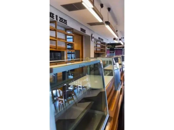 Tirane, shitet dyqan , 222 m² 800.000 € (Rruga e Kavajes)