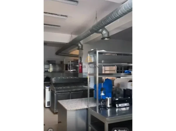Tirane, shitet dyqan , 222 m² 800.000 € (Rruga e Kavajes)