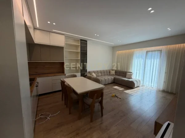 Tirane, jepet me qera apartament 2+1+Ballkon Kati 2, 99 m² 800 € (rruga e barrikadave)