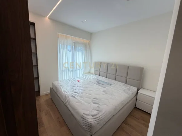 Tirane, jepet me qera apartament 2+1+Ballkon Kati 2, 99 m² 800 € (rruga e barrikadave)