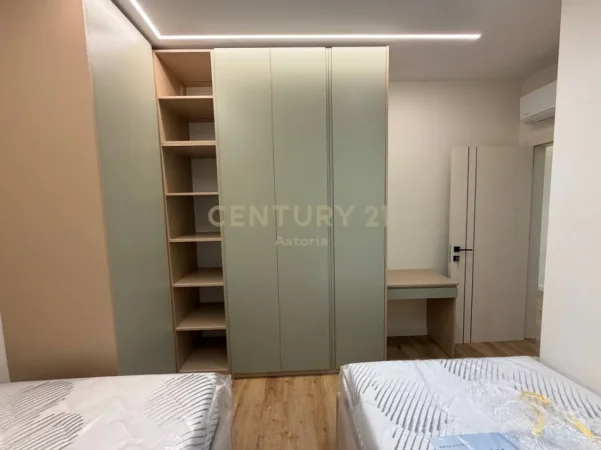 Tirane, jepet me qera apartament 2+1+Ballkon Kati 2, 99 m² 800 € (rruga e barrikadave)
