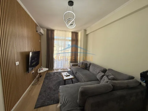 Tirane, shitet apartament 2+1+Ballkon , 169.000 € 