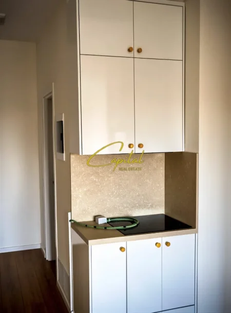 Tirane, jepet me qera zyre Kati 4, 100 m² 900 € (RRUGA E BARRIKADAVE)