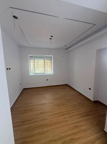 Tirane, shitet garsonier Kati 1, 22 m² 55.000 € (Materniteti i ri)