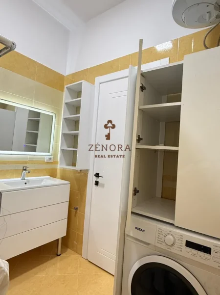 Tirane, jepet me qera apartament 1+1+Ballkon Kati 5, 60 m² 750 € (Kopshti Botanik)