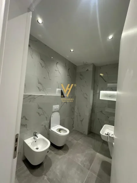 Tirane, jepet me qera apartament 2+1+Ballkon Kati 6, 100 m² 770 € (LAPRAKE)