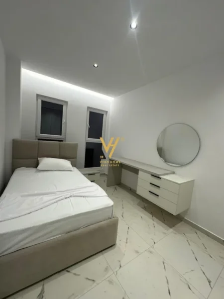 Tirane, jepet me qera apartament 2+1+Ballkon Kati 6, 100 m² 770 € (LAPRAKE)