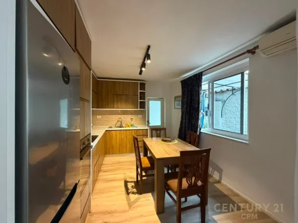 Tirane, jepet me qera apartament 1+1 Kati 1, 50 m² 450 € (rruga e dibres)