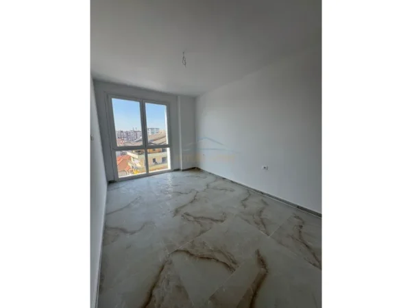 Tirane, jepet me qera apartament 1+1 Kati 4, 72 m² 400 € (BULEVARDI I RI)