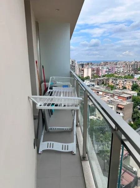 Tirane, jepet me qera apartament 1+1+Ballkon Kati 8, 75 m² 1.000 € (Mine Peza)