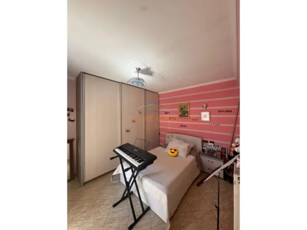 Tirane, shitet apartament 3+1+Aneks+Ballkon Kati 5, 157 m² 220.000 € (Ali Demi)