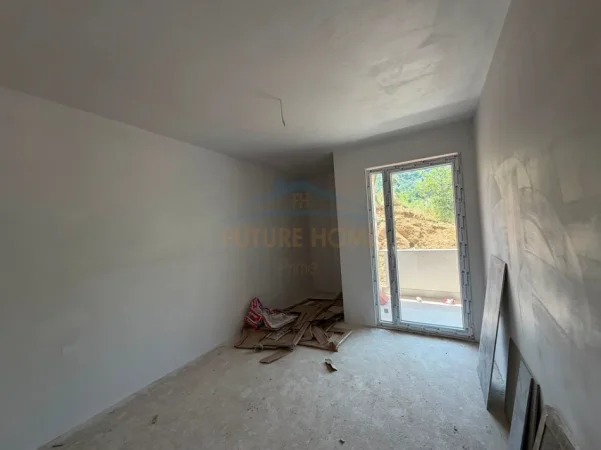 Tirane, shes apartament 1+1+Ballkon Kati 1, 83 m² 162.000 € (Liqeni i thate)