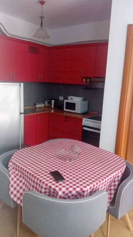Tirane, jepet me qera apartament 1+1 Kati 4, 70 m² 600 € (RRUGA ELBASANIT)
