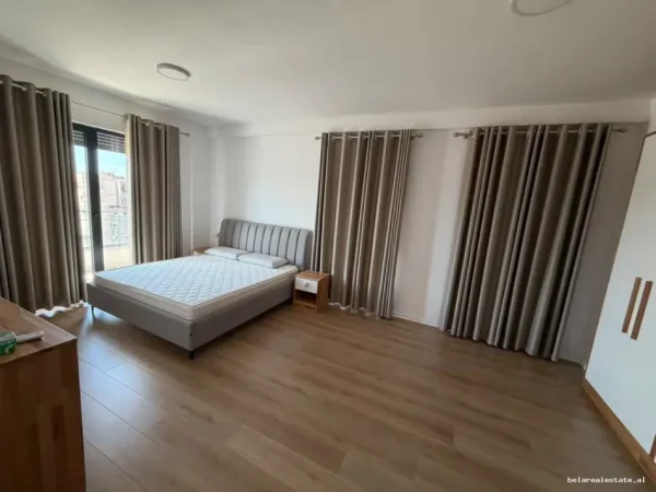 Tirane, jepet me qera apartament 3+1+Ballkon Kati 6, 130 m² 1.000 € (Xhanfize Keko)