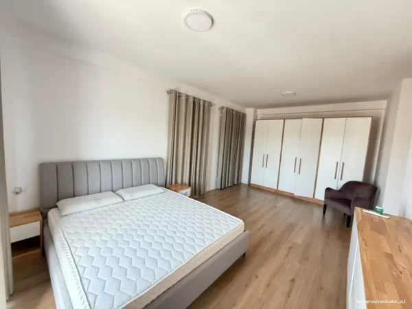 Tirane, jepet me qera apartament 3+1+Ballkon Kati 6, 130 m² 1.000 € (Xhanfize Keko)