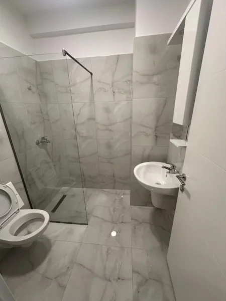 Tirane, jepet me qera apartament 2+1 Kati 6, 114 m² 1.000 € (Rruga Dritan Hoxha)