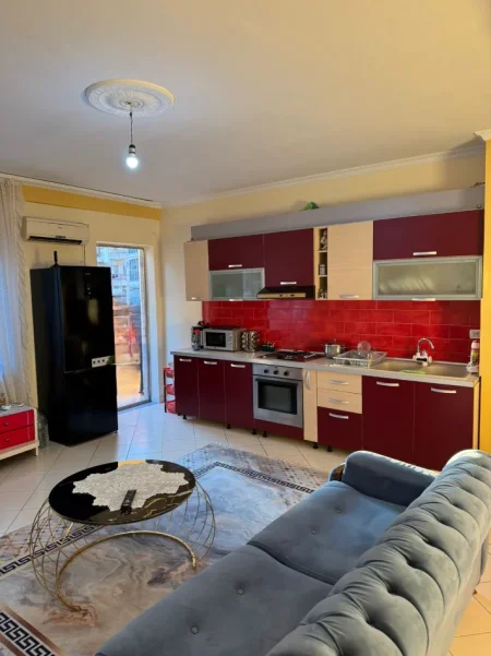 Tirane, jepet me qera apartament 2+1+Ballkon Kati 4, 110 m² 500 € (Astir)