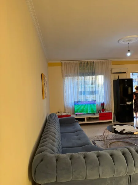 Tirane, jepet me qera apartament 2+1+Ballkon Kati 4, 110 m² 500 € (Astir)